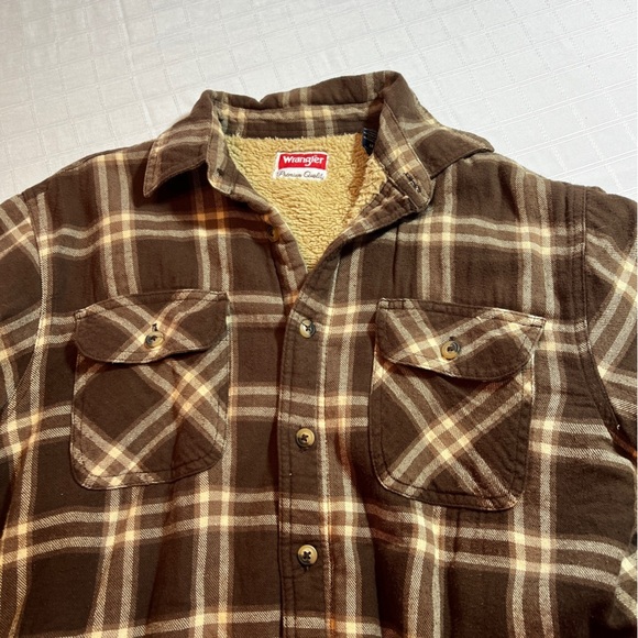Wrangler Men's Brown Plaid Sherpa Lined Shacket Size M Outdoor Western Chores - Picture 7 of 12